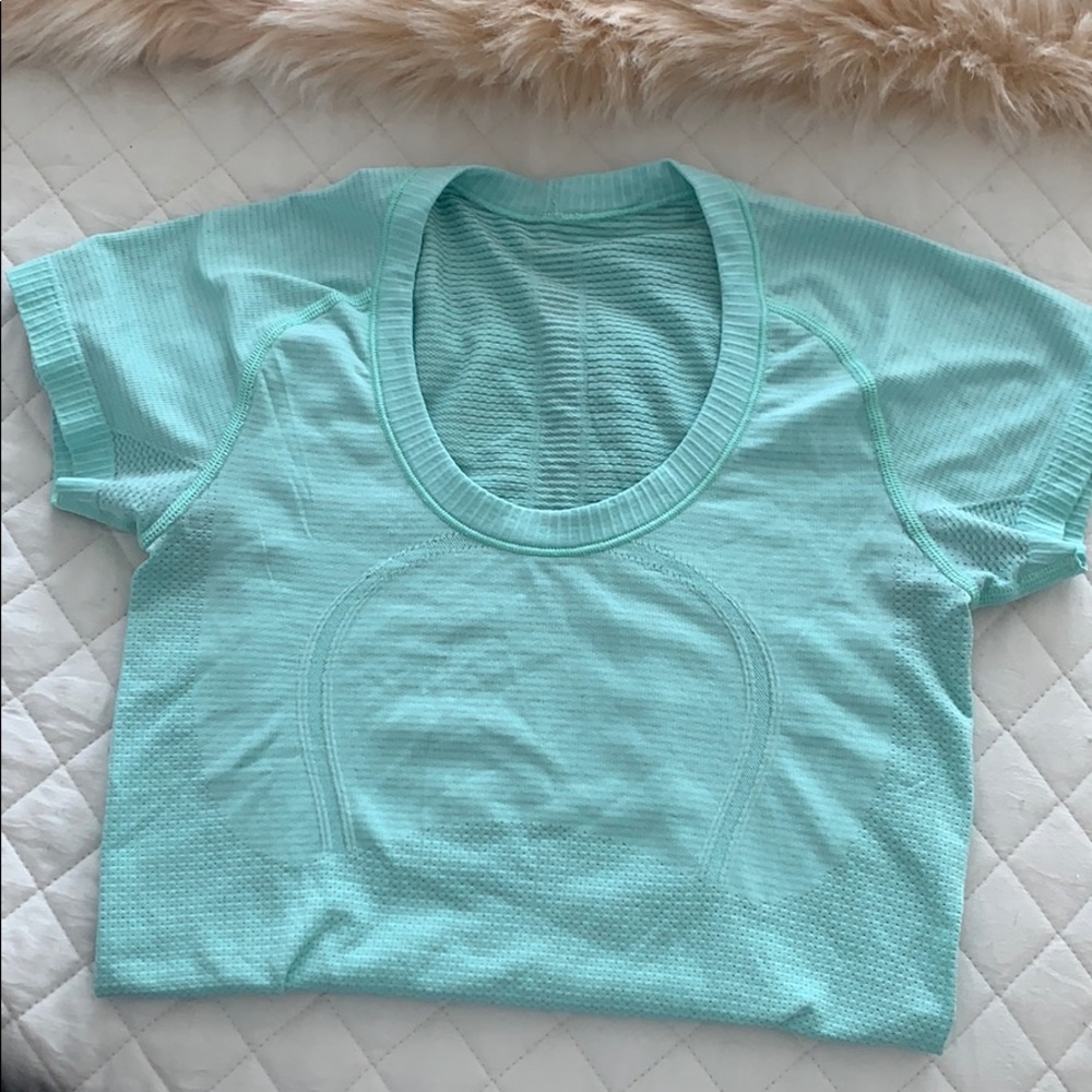 Lululemon swiftly tech shirt 🍋